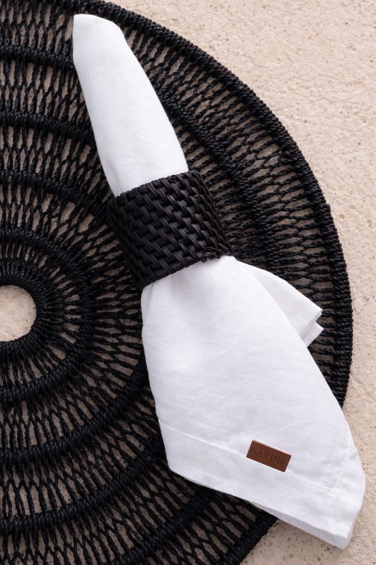 Palmiye Lifinden El Örgüsü Yuvarlak Amerikan Servisi Siyah