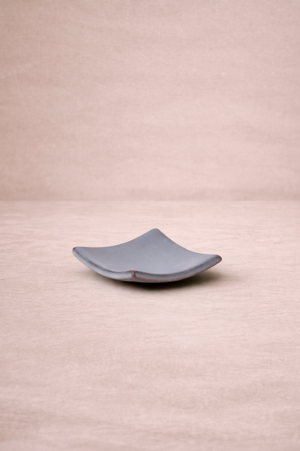 Stoneware Kenarları Kıvrık Kare Tabak 9 cm