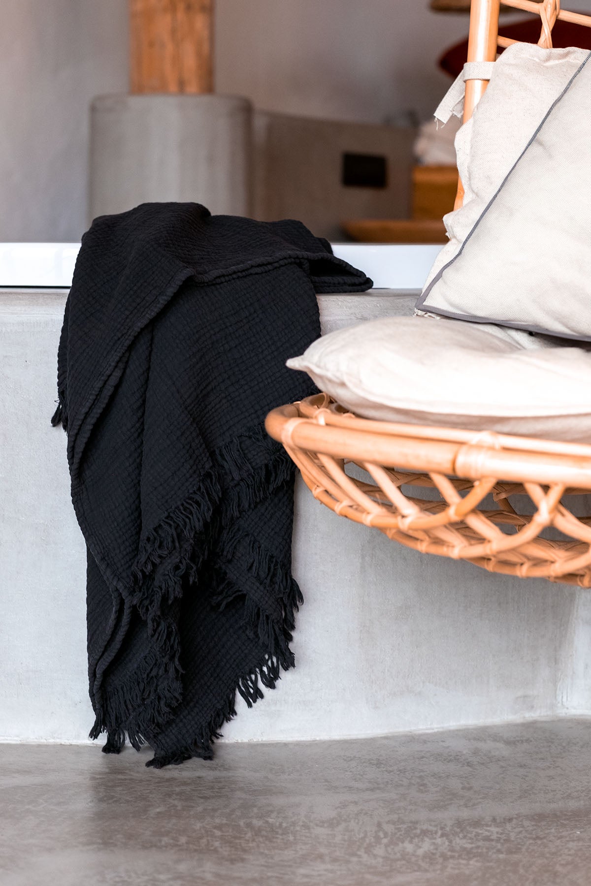 Cocoon Sofa Throw Black