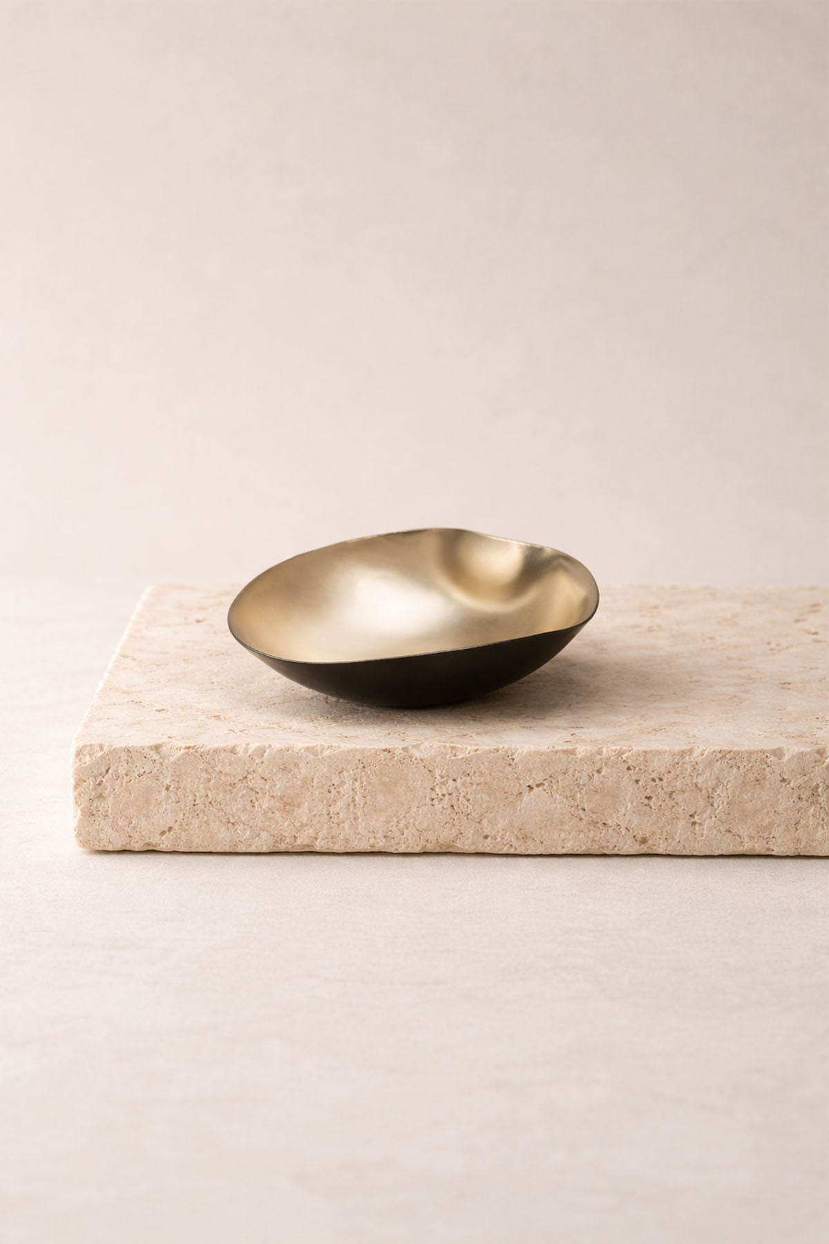 Asimetrik Yapılı Pirinç Dekoratif Kase 11x10x4 cm