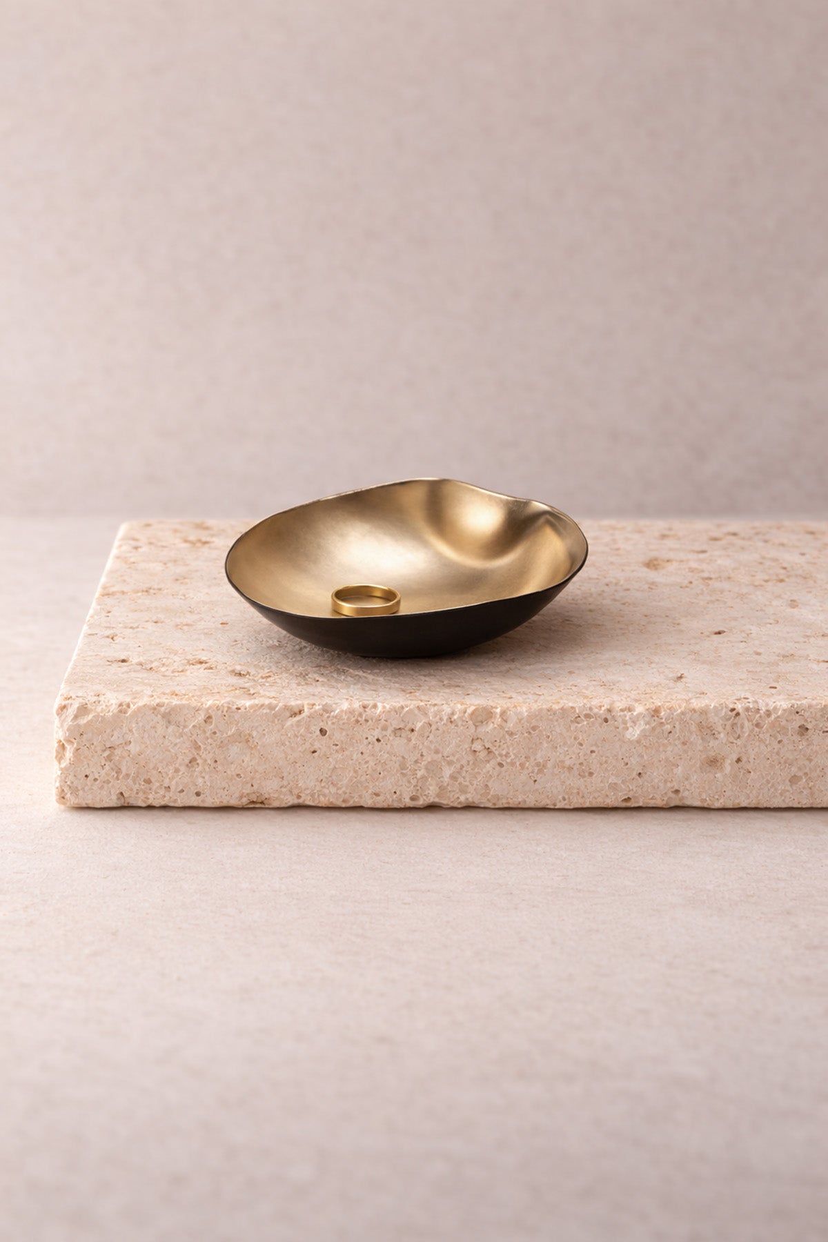 Asimetrik Yapılı Pirinç Dekoratif Kase 11x10x4 cm