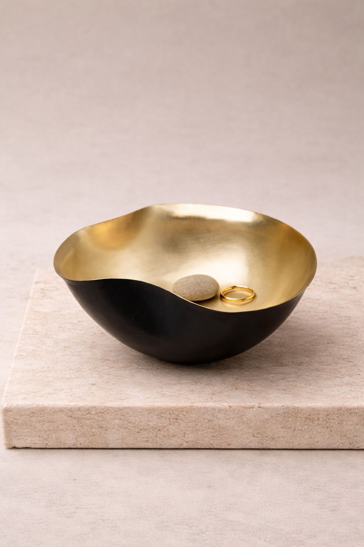 Asimetrik Yapılı Pirinç Dekoratif Kase 16x16x11 cm