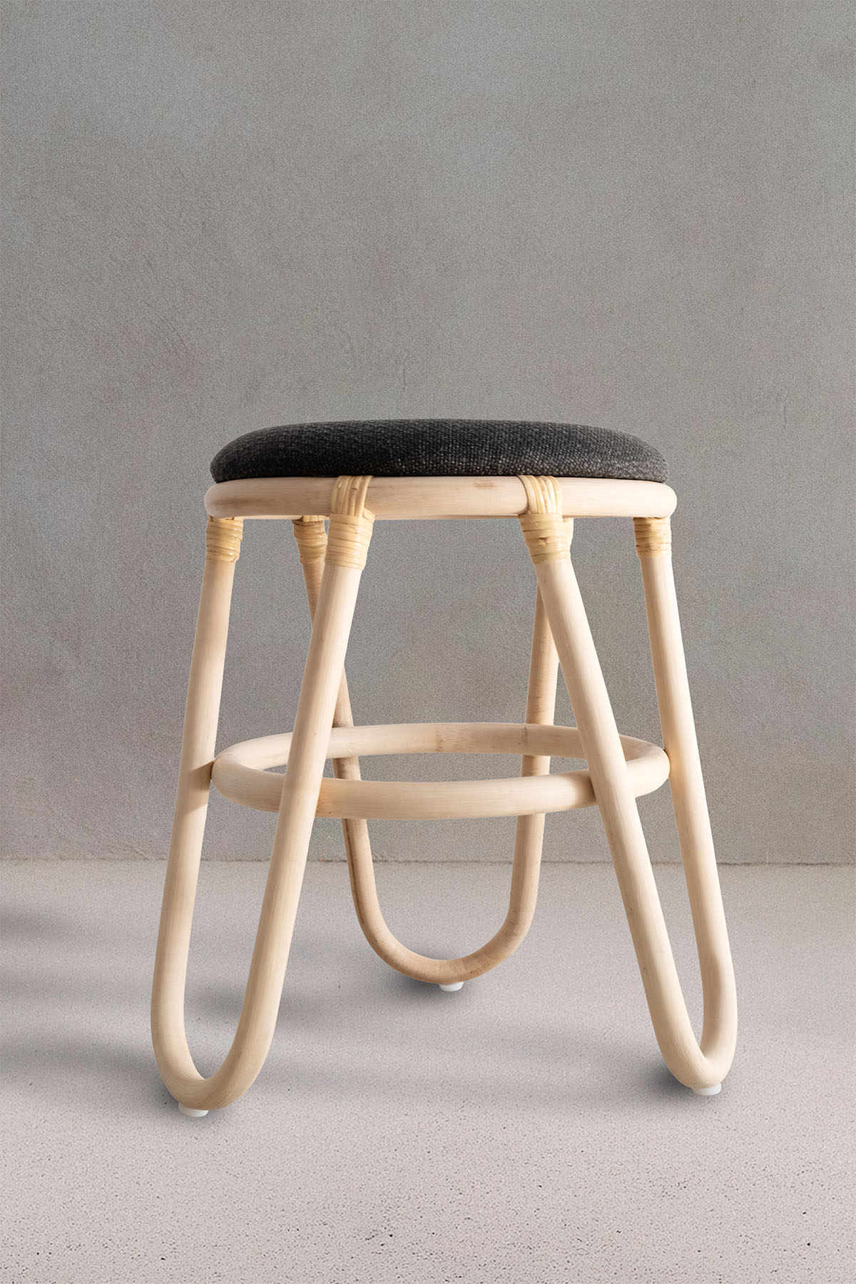 Barkley Siyah Minderli Rattan Tabure