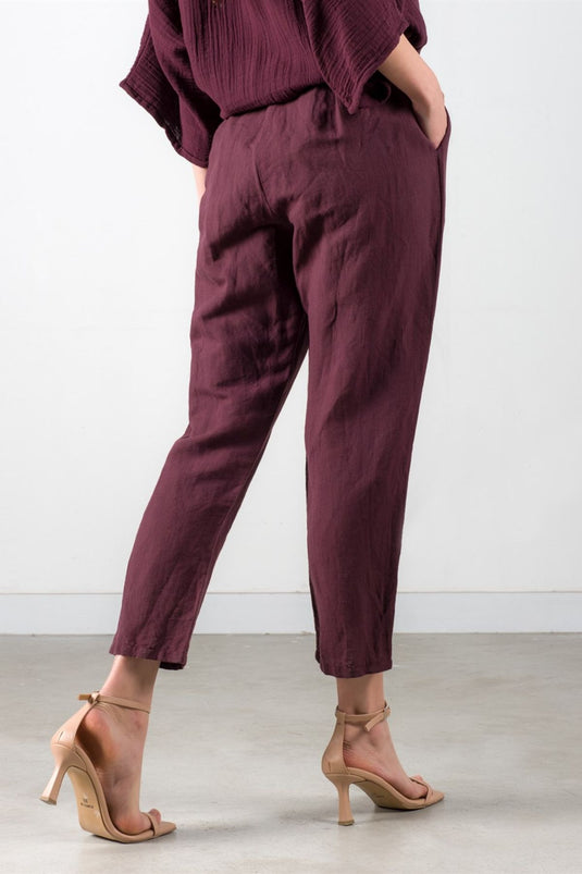 Льняные брюки с поясом винного цвета