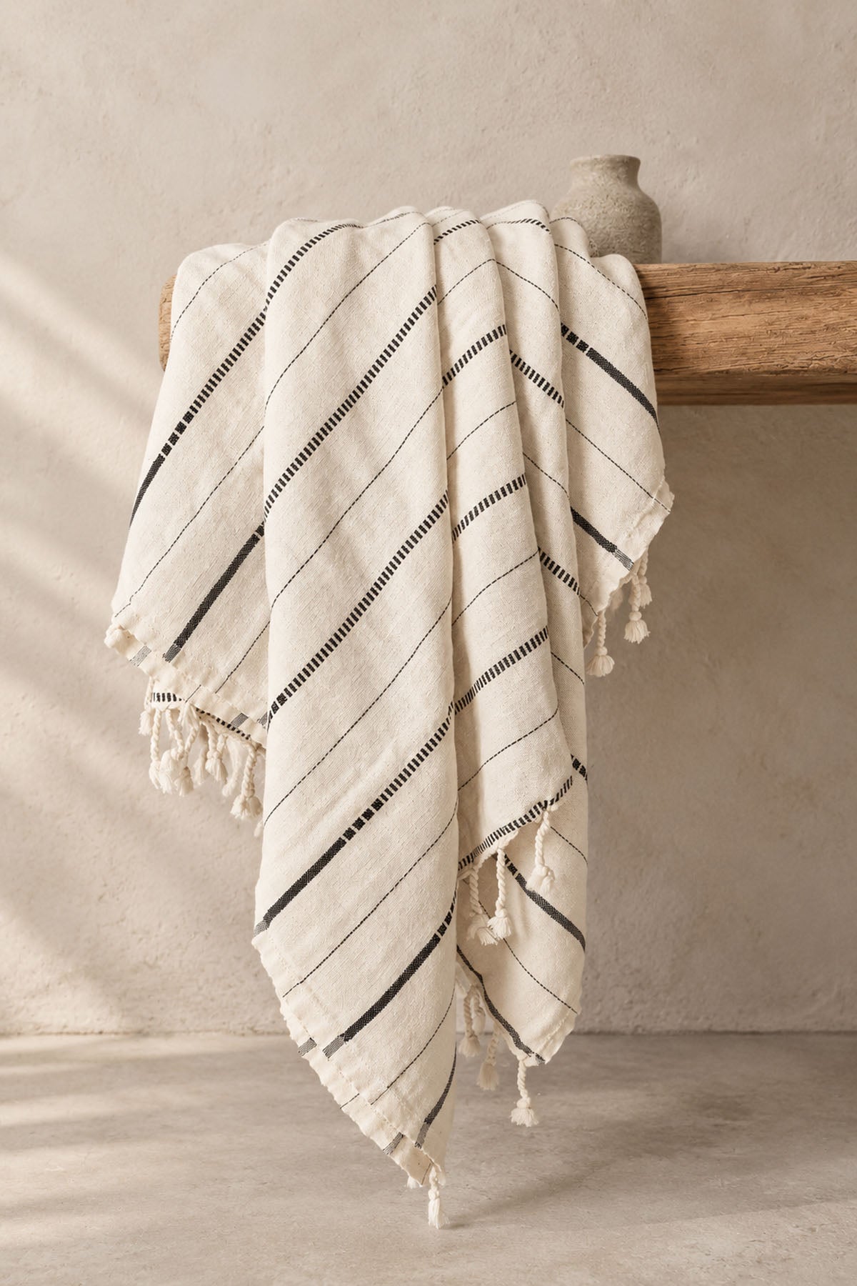 Boa Sofa Throw Natural-Black