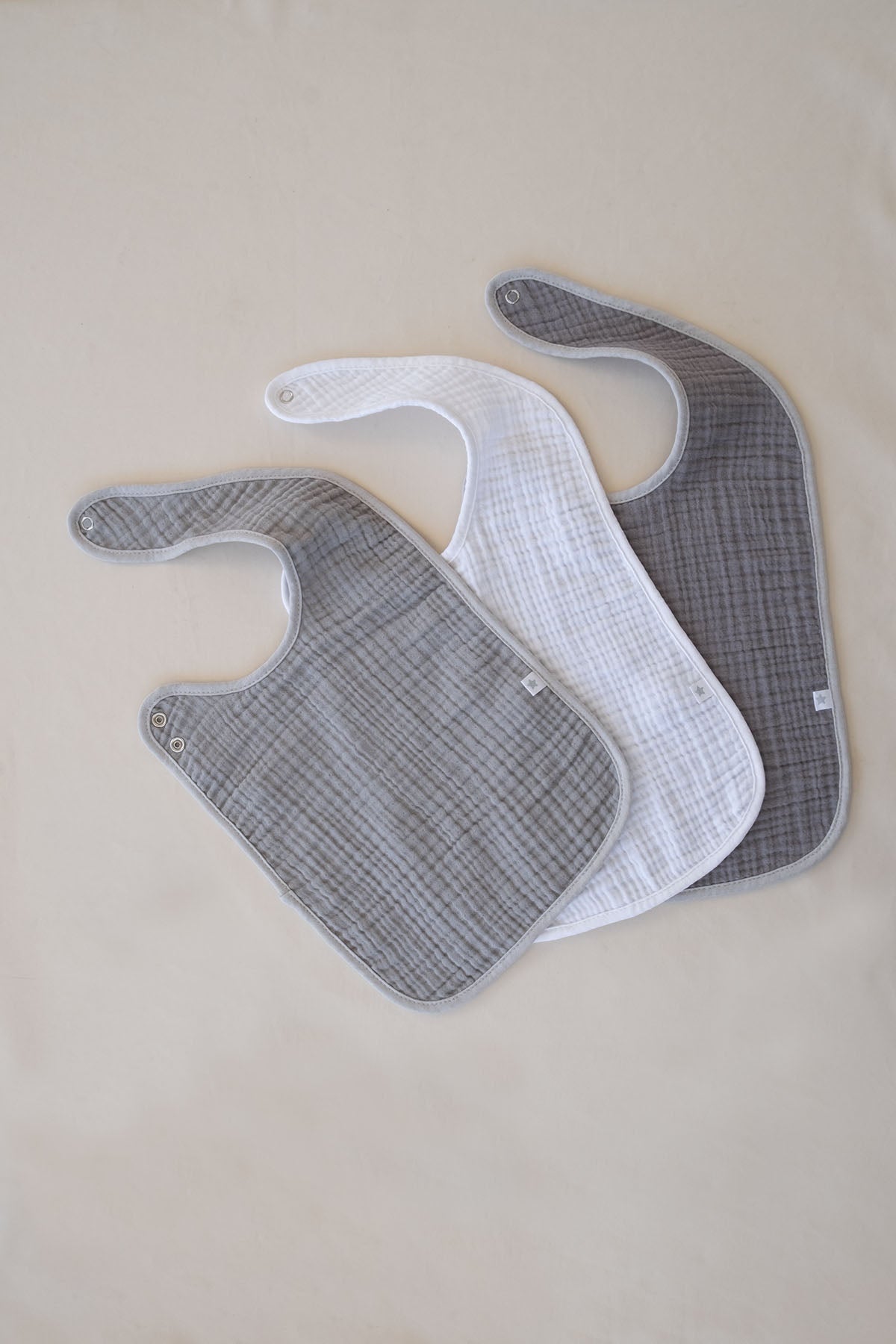 Pamuk Müslin Bebek Önlüğü 3'lü Set Gri, Beyaz