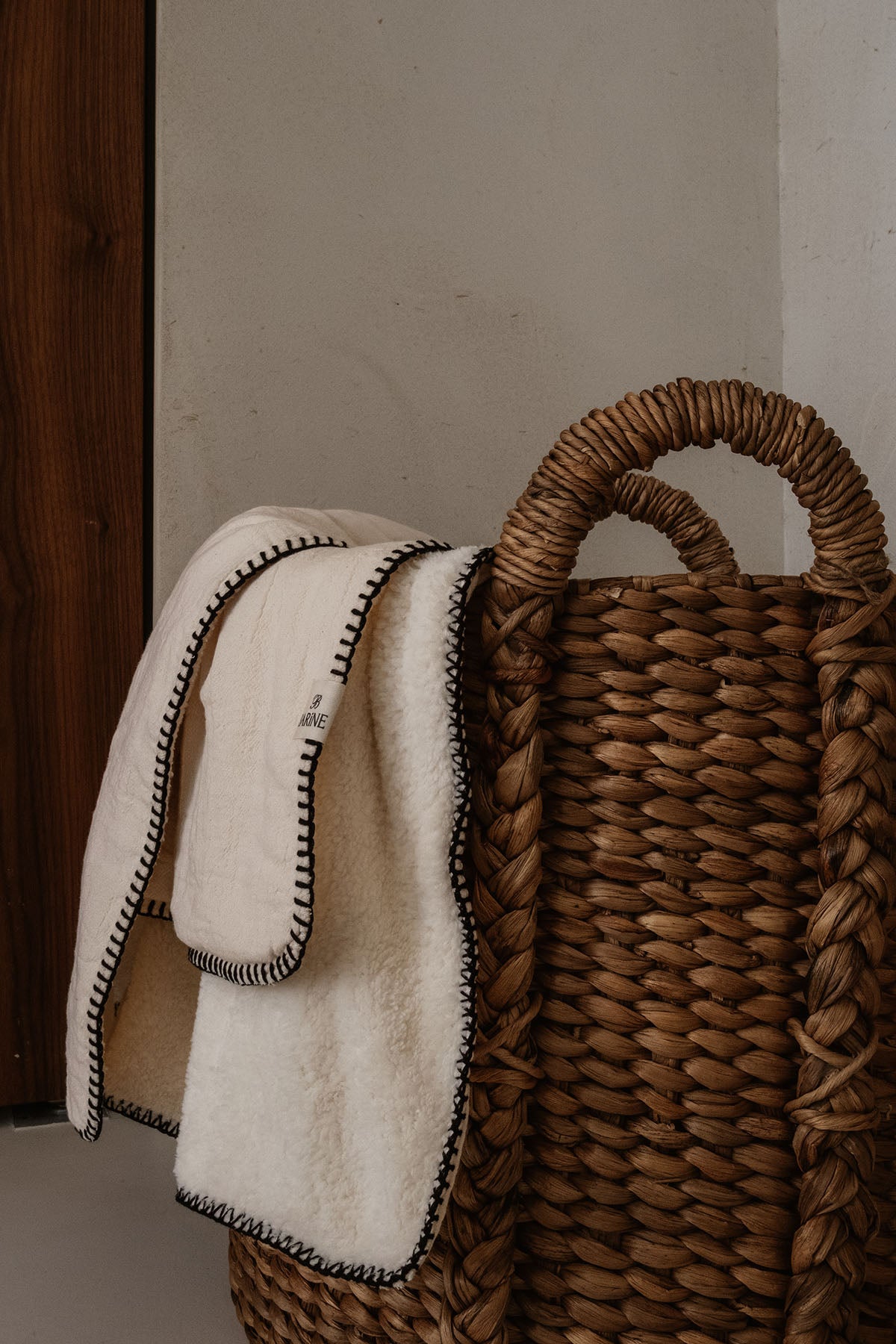 Cozy Dekoratif Dikişli Arkası Peluşlu Koltuk Şalı Battaniye Krem