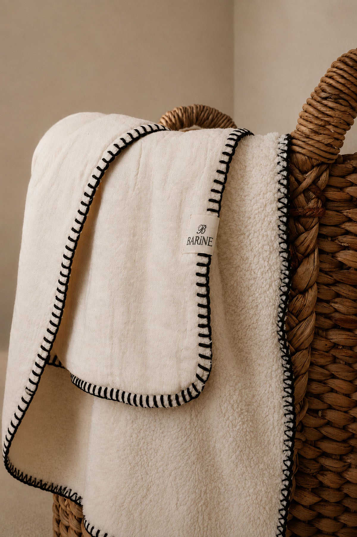 Cozy Dekoratif Dikişli Arkası Peluşlu Koltuk Şalı, Battaniye Krem