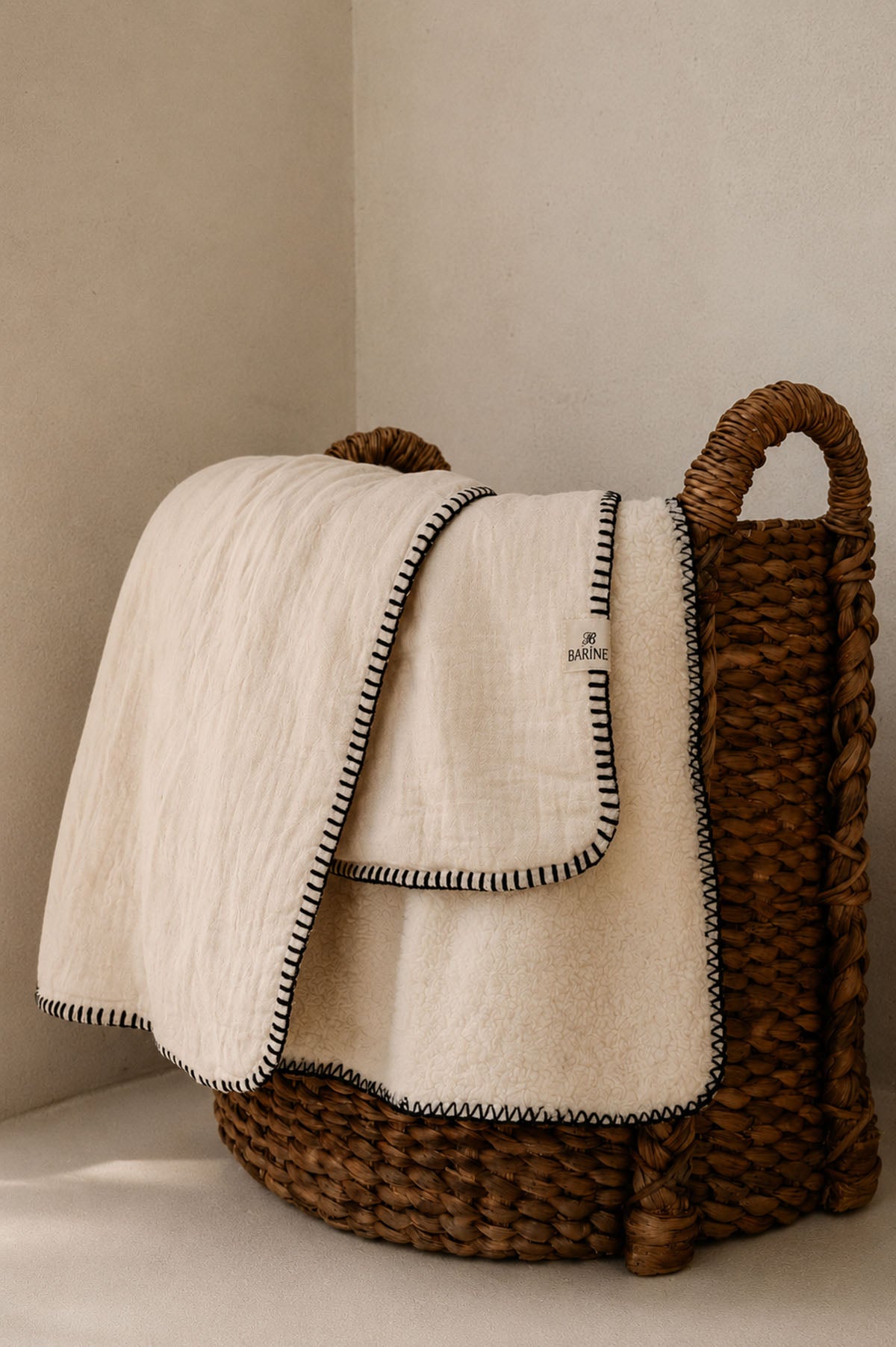 Cozy Dekoratif Dikişli Arkası Peluşlu Koltuk Şalı, Battaniye Krem