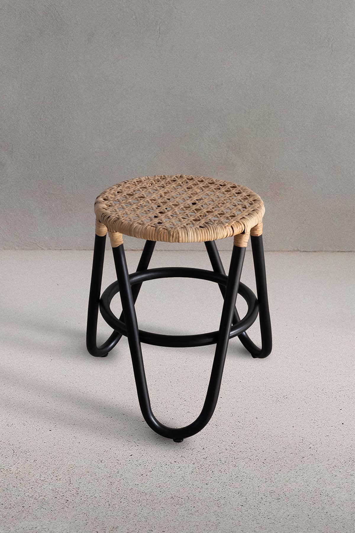 Dahlia Rattan Tabure