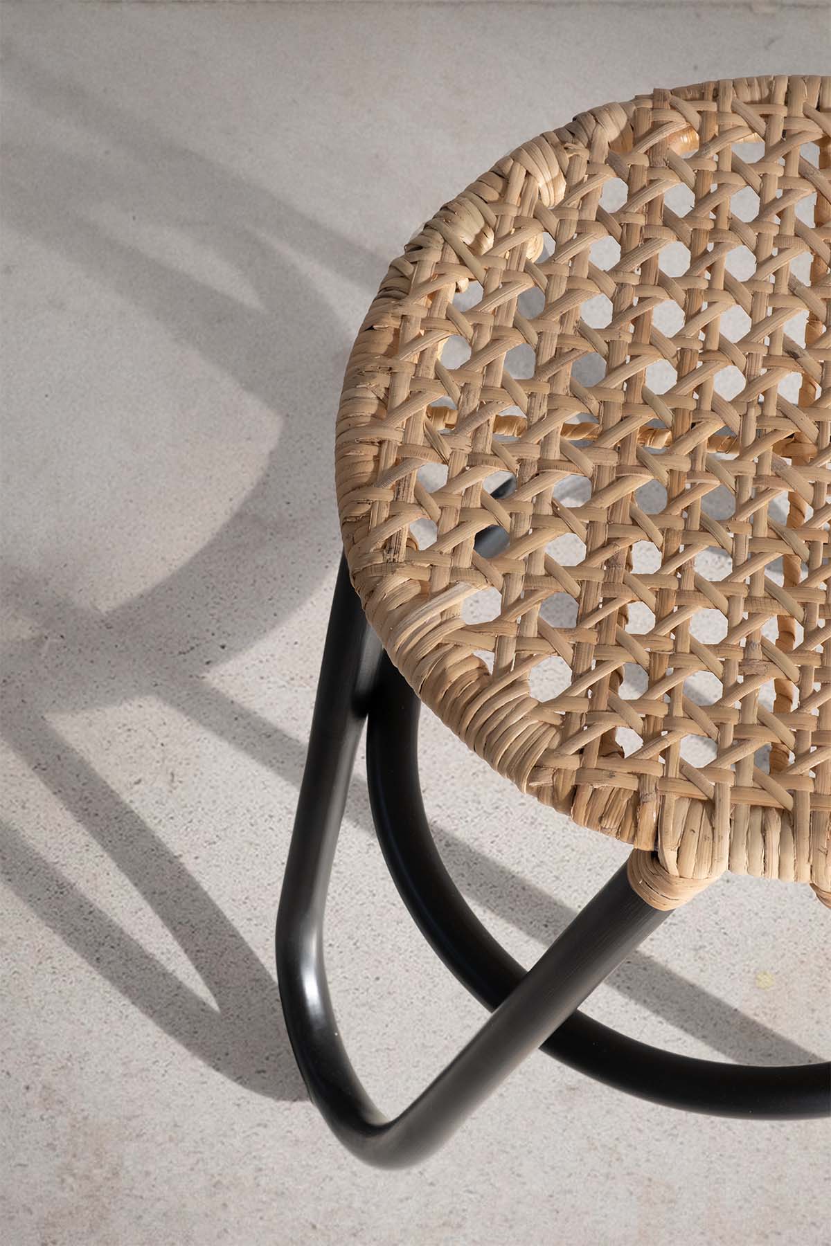 Dahlia Rattan Tabure