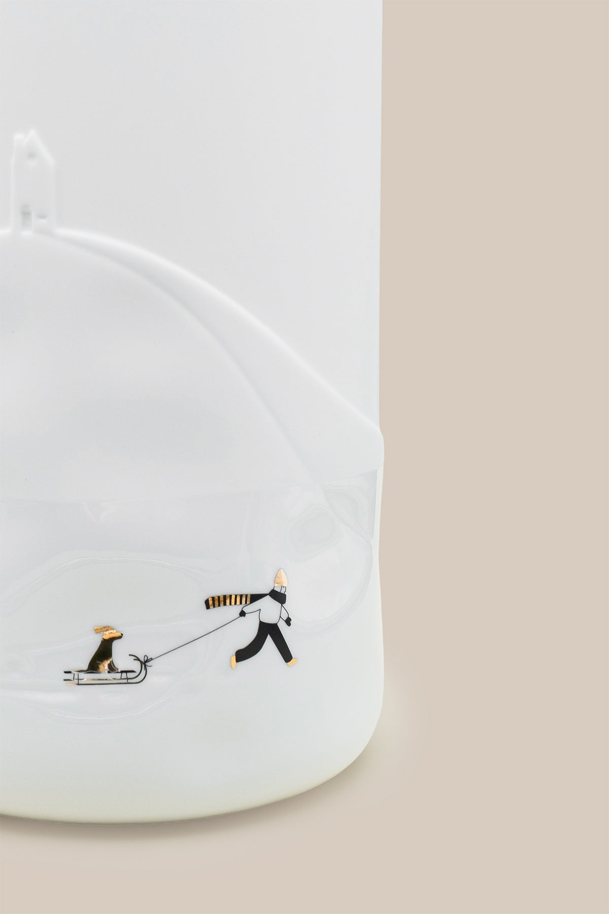 Köpek Kızağı Figürlü Porselen Vazo