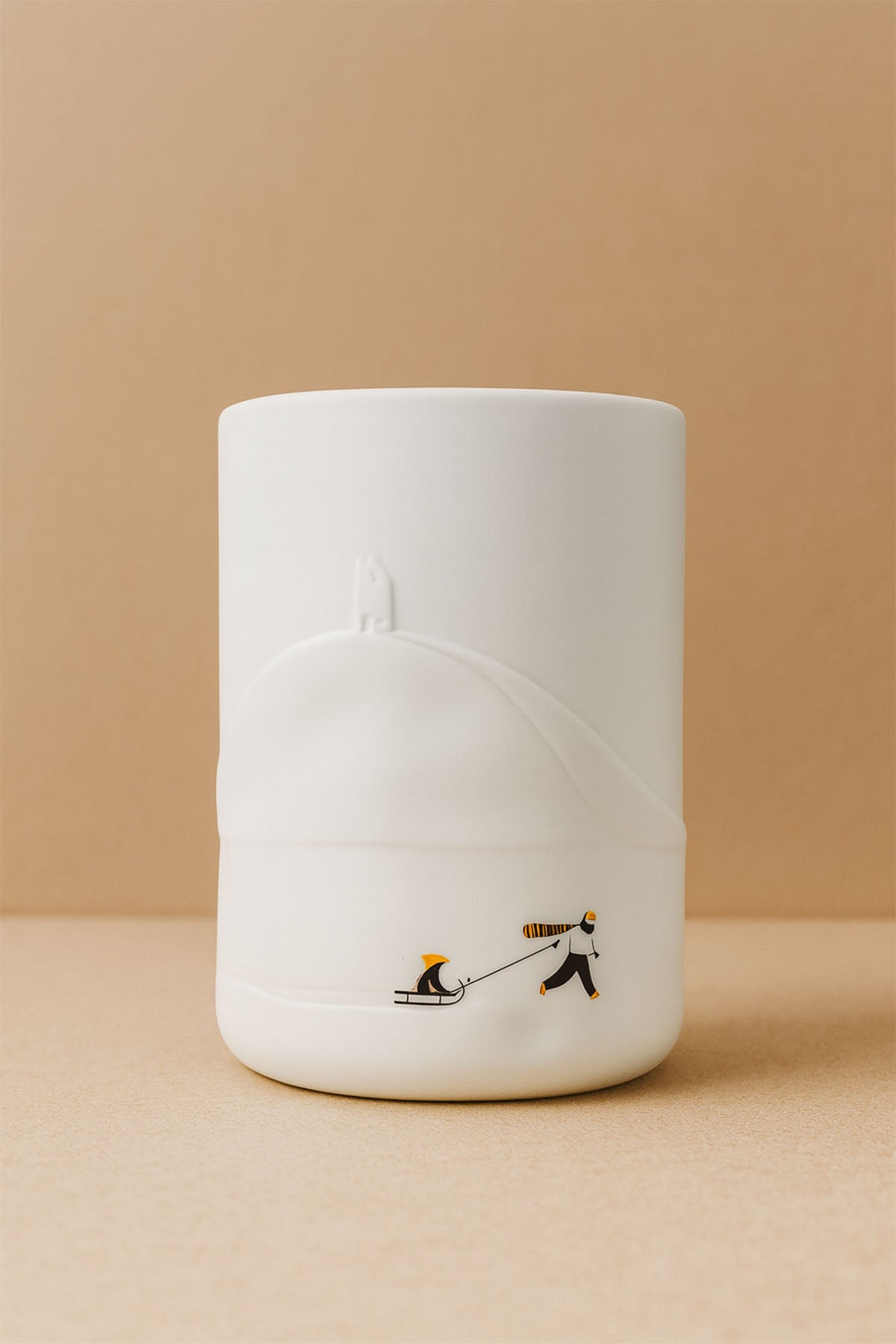 Köpek Kızağı Figürlü Porselen Vazo