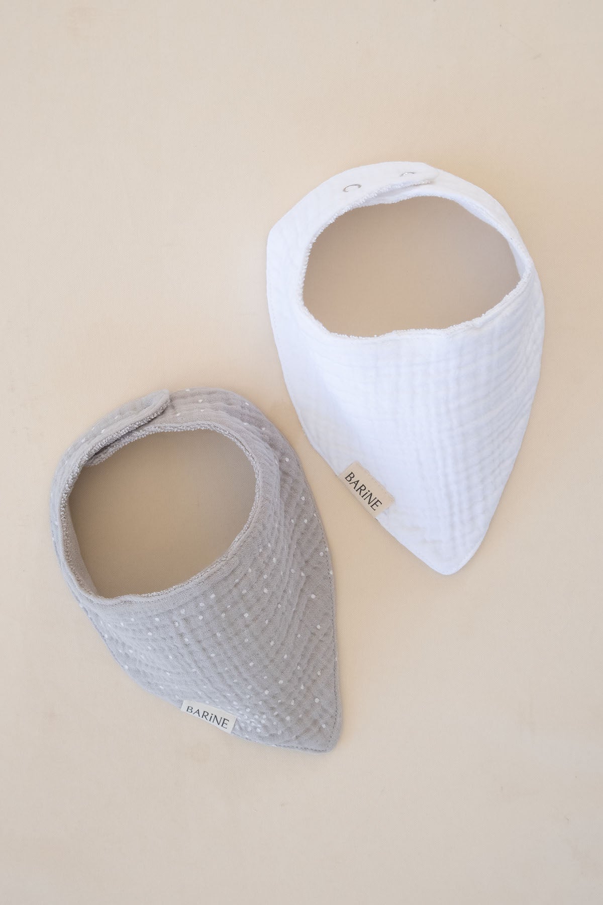 Çift Yüzlü Bandana Bebek Önlüğü 2'li Set Gri, Beyaz