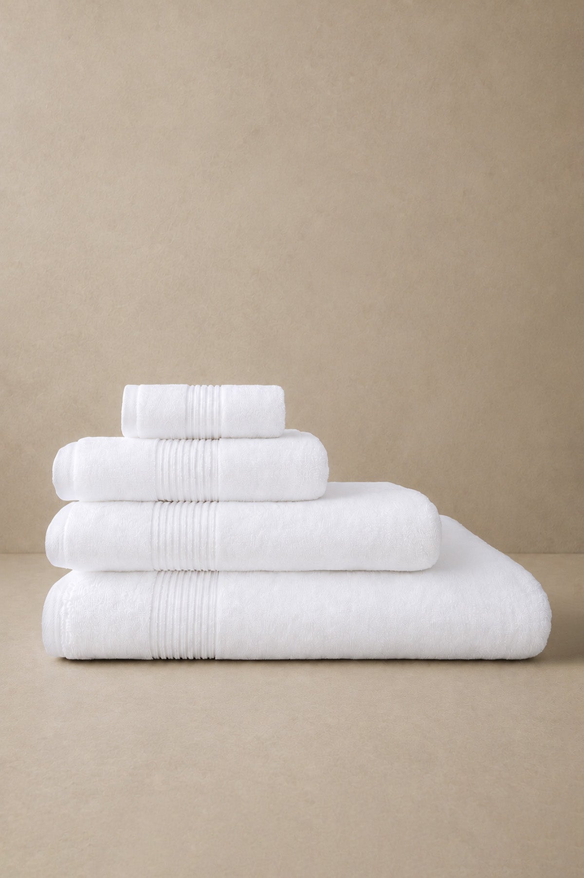 Essential Bordürlü Bukle Havlu 600 gr/m² Beyaz