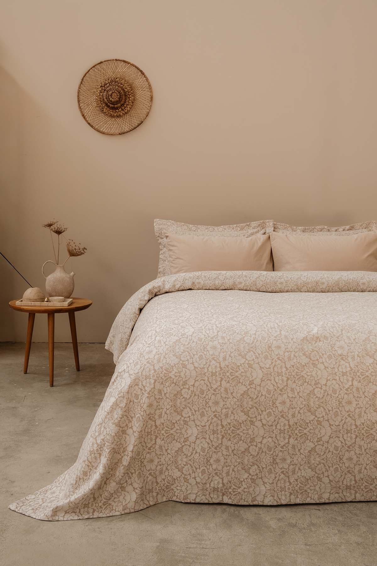 Floral Jakarlı Yatak Örtüsü ve Yastık Kılıfı Seti