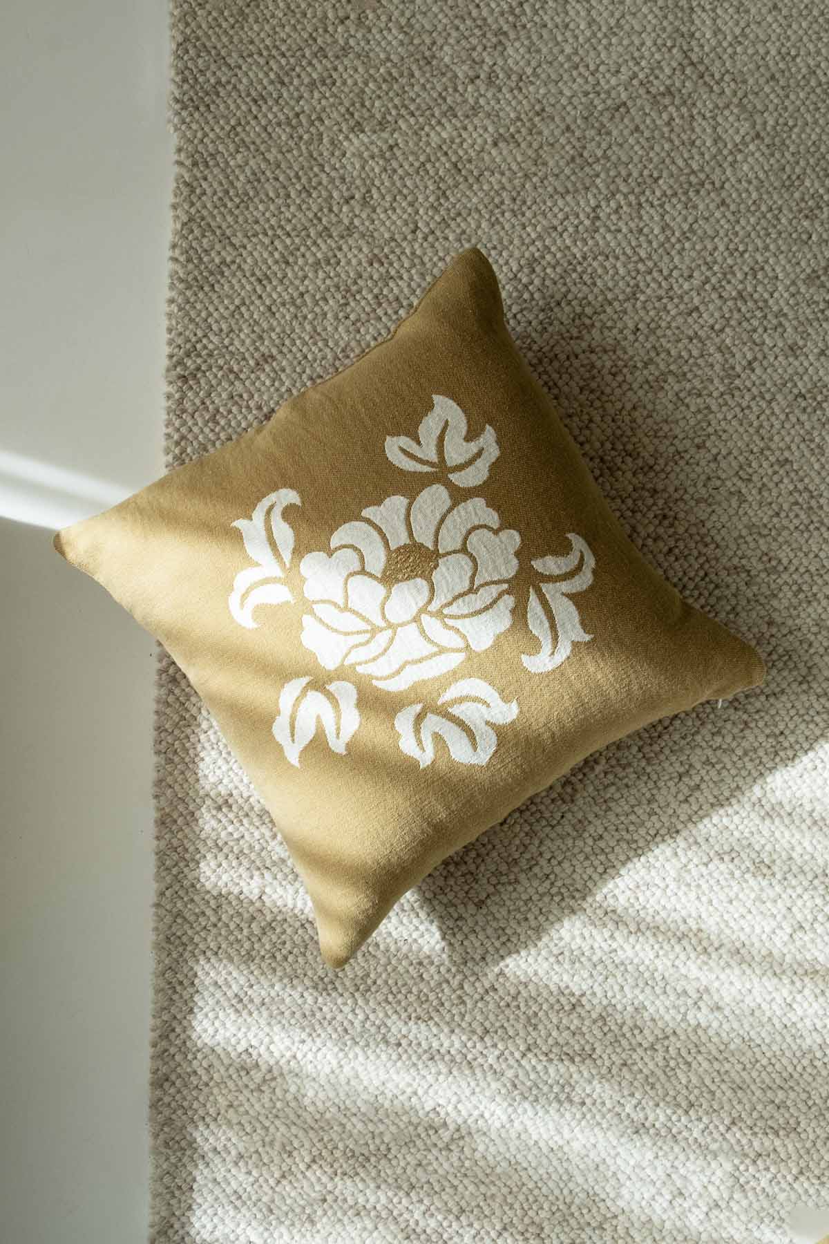 Floral Jakarlı Keten Karışımlı Kırlent Kılıfı