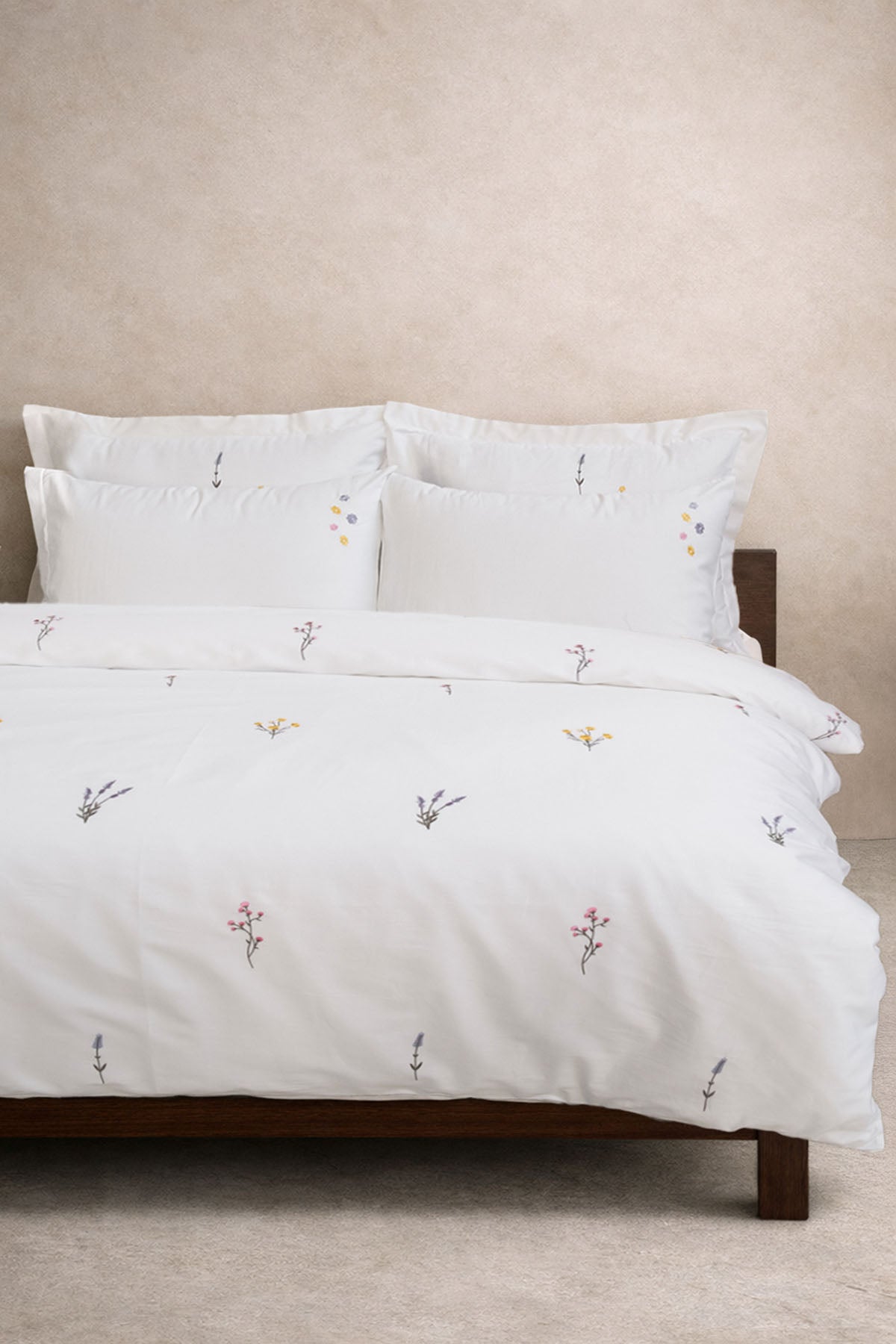 Floral Nakışlı 200 TC Pamuk Saten Nevresim Seti