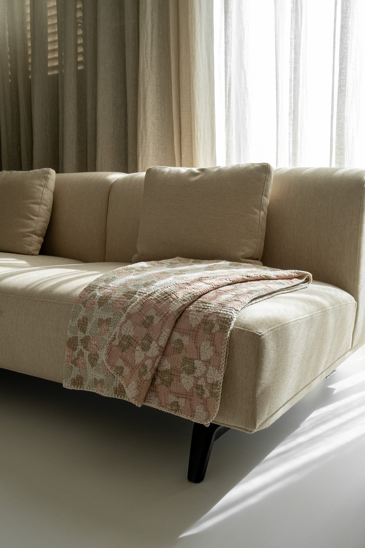 Hibisküs Jakarlı 4 Katlı Müslin Pamuk Koltuk Şalı, Battaniye