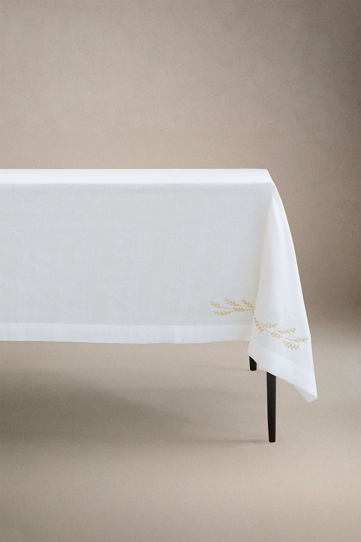 Yaprak Nakışlı Keten Masa Örtüsü