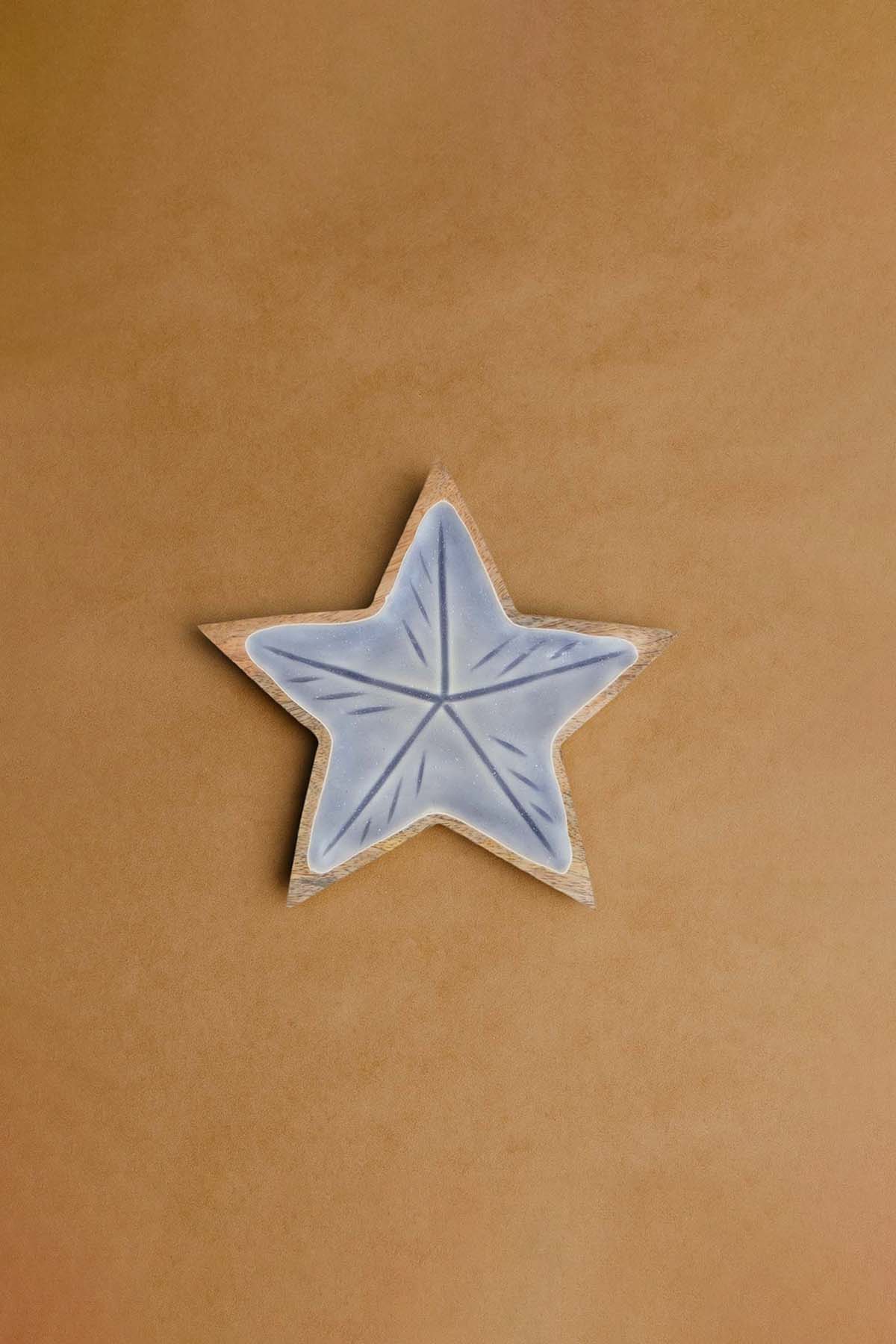 Mango Ahşap Yıldız Şeklinde Emaye Kaplamalı Tabak 20x20 cm