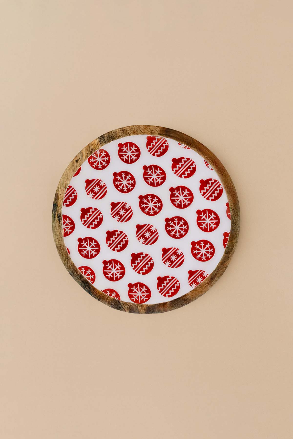 Yılbaşı Süsü Desenli Mango Ağacından Emaye Kaplamalı Yuvarlak Tabak 20 cm