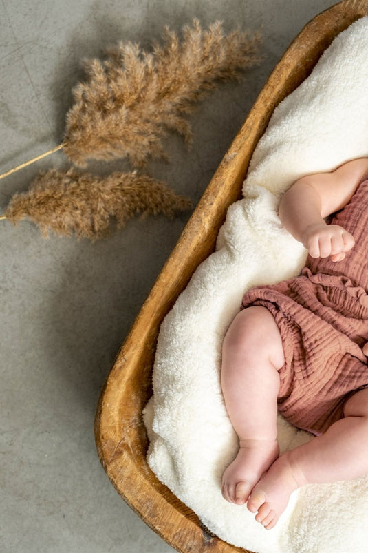 Musselin-Baby-Body mit Druckknöpfen von unten, Indian Tan
