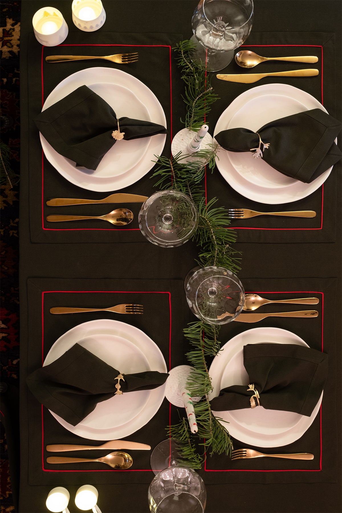 Dekoratif Biyeli Corduroy Kumaştan Masa Örtüsü