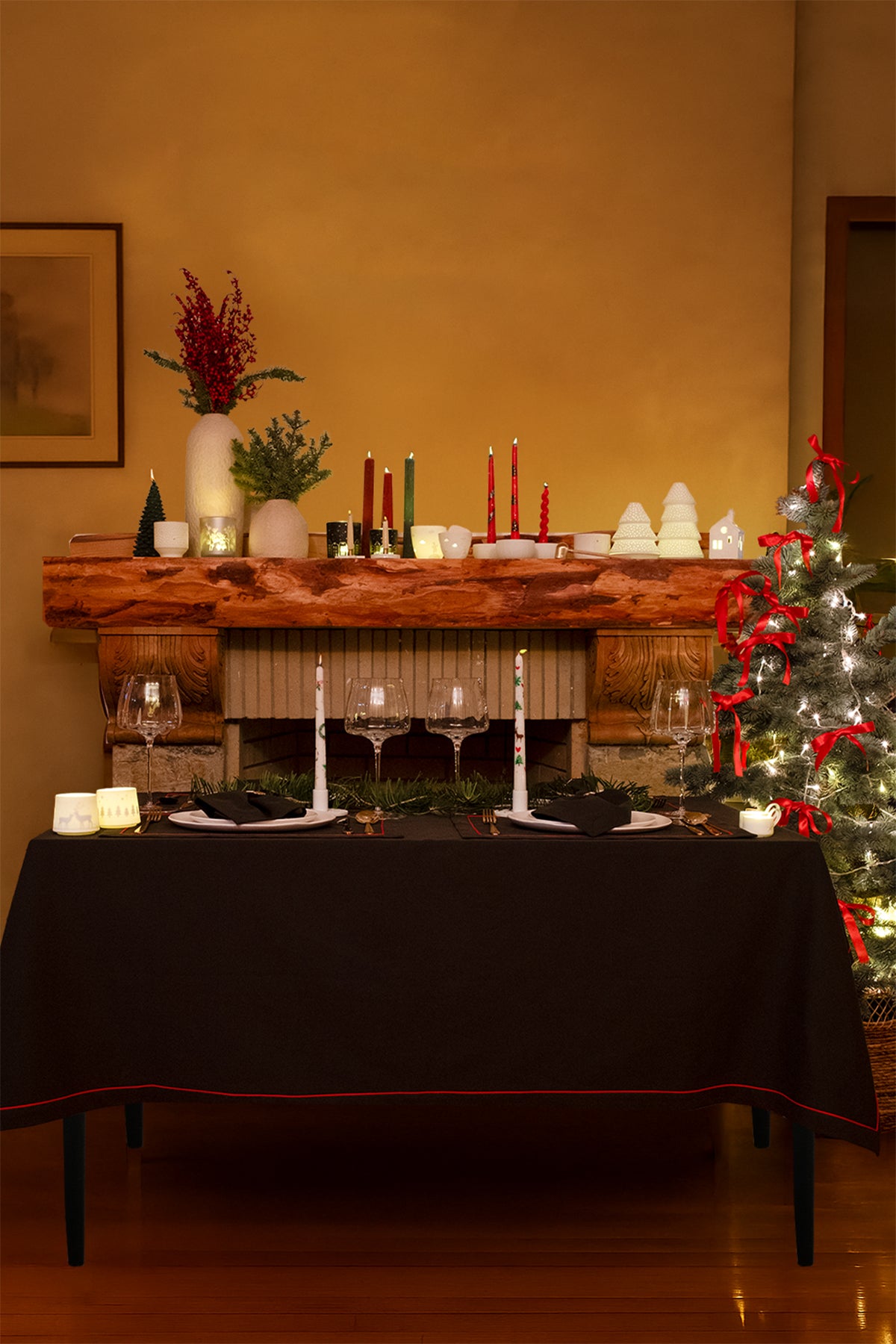 Dekoratif Biyeli Corduroy Kumaştan Masa Örtüsü