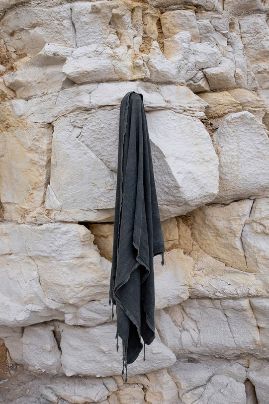 Каменная набедренная повязка черная