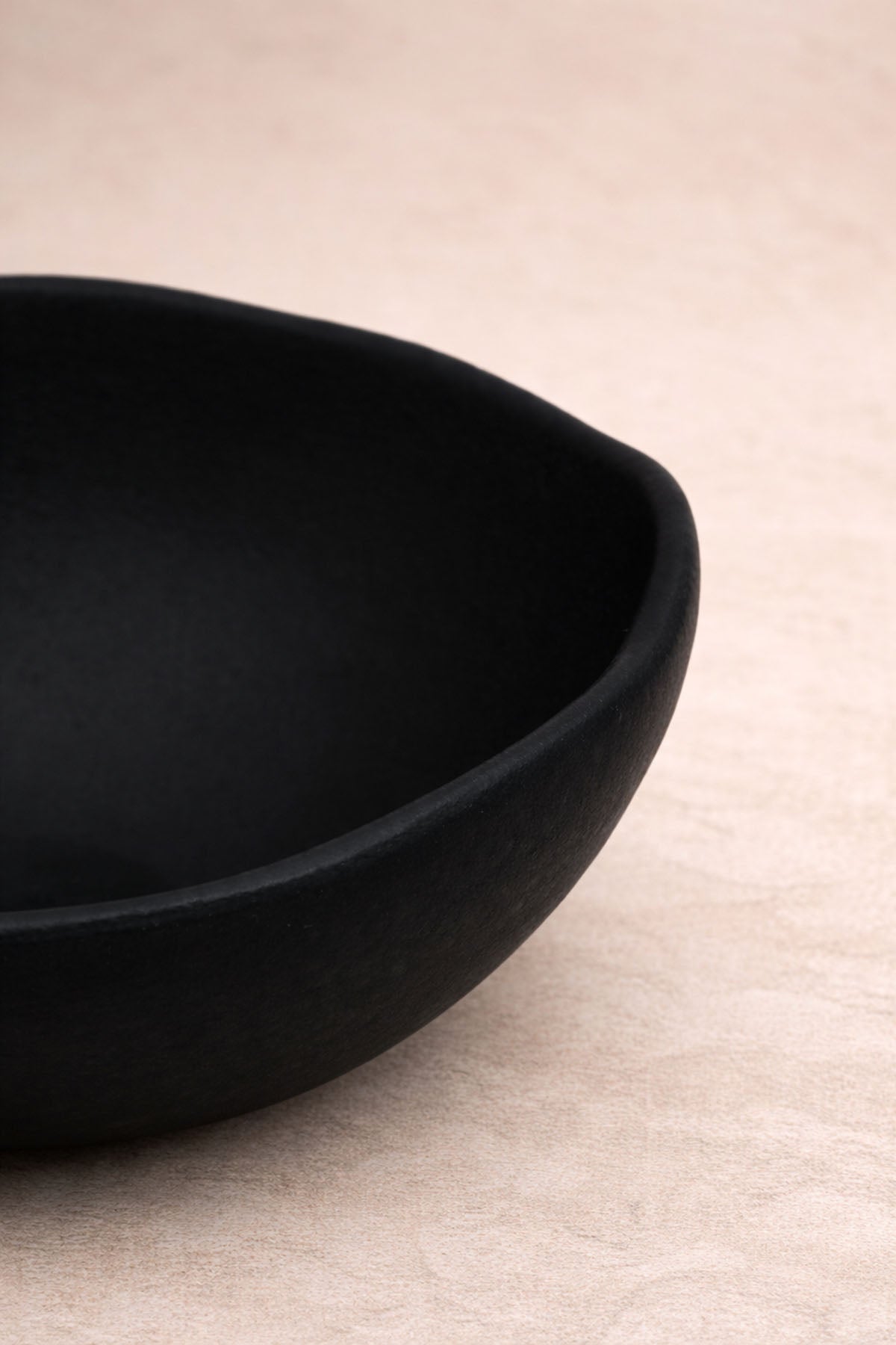 Elle Şekillendirilmiş Amorf Stoneware Kase Siyah 10 cm