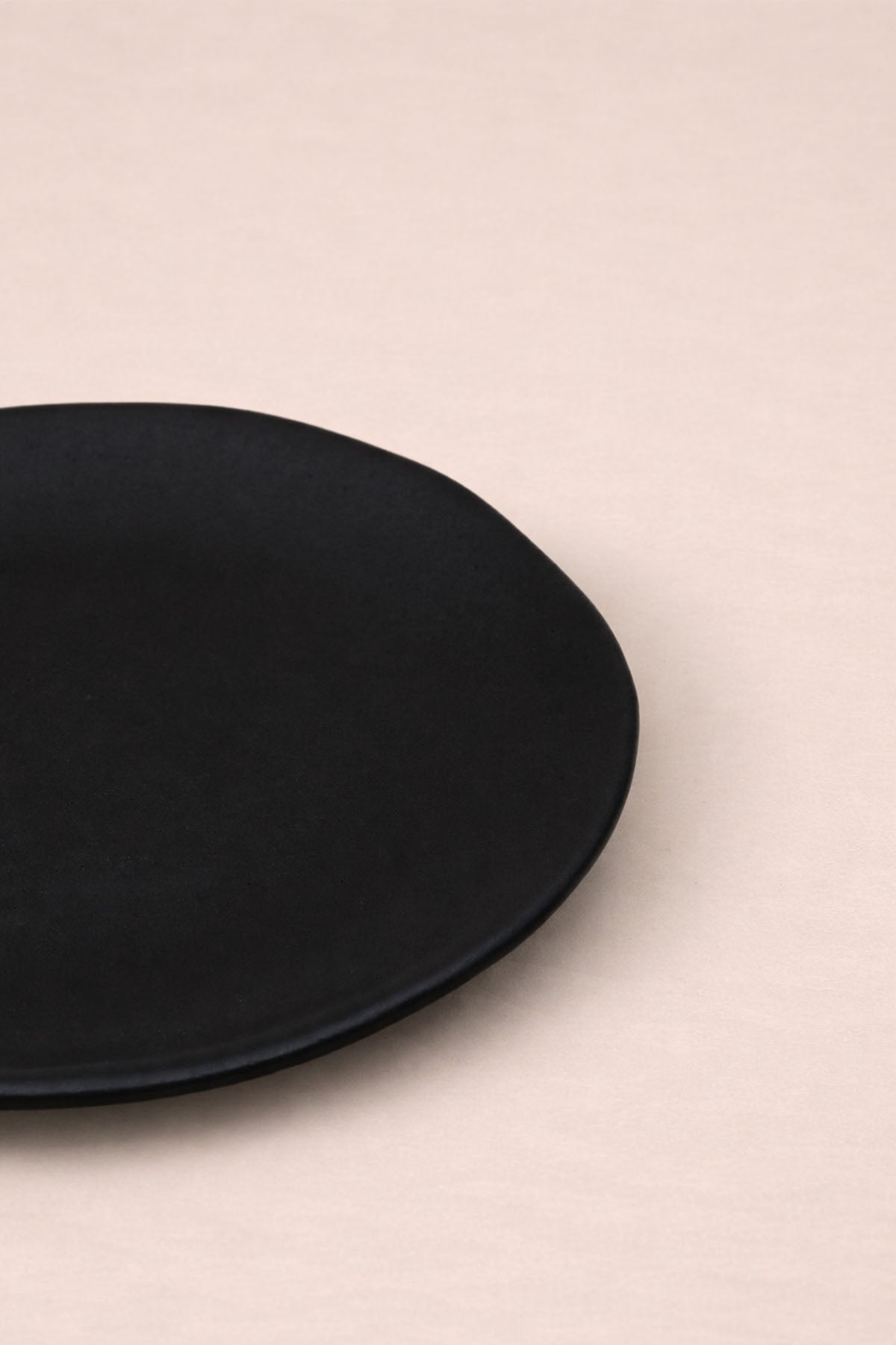 Elle Şekillendirilmiş Amorf Stoneware Tabak Siyah 16 cm