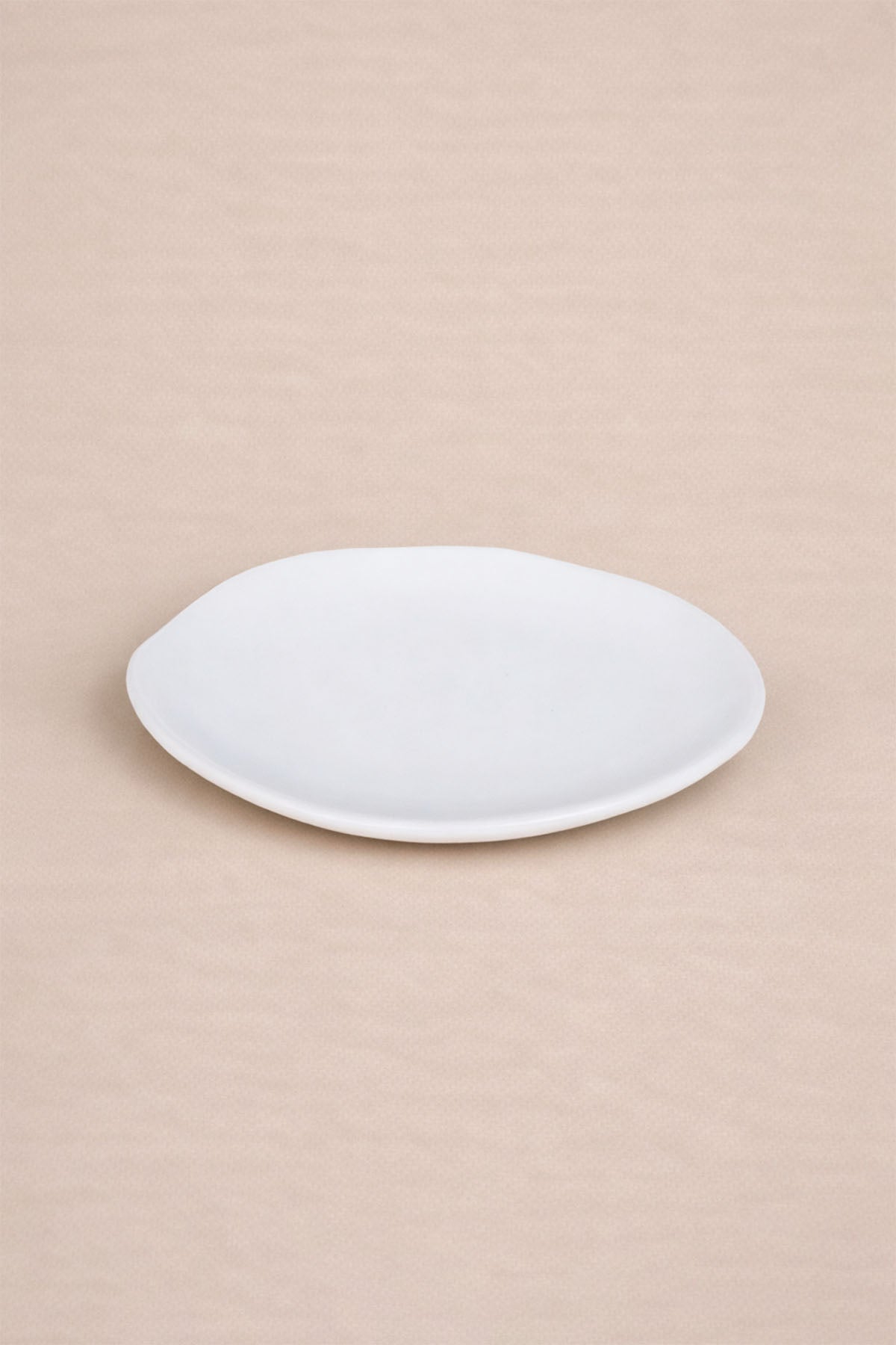 Elle Şekillendirilmiş Amorf Stoneware Tabak Beyaz 21 cm