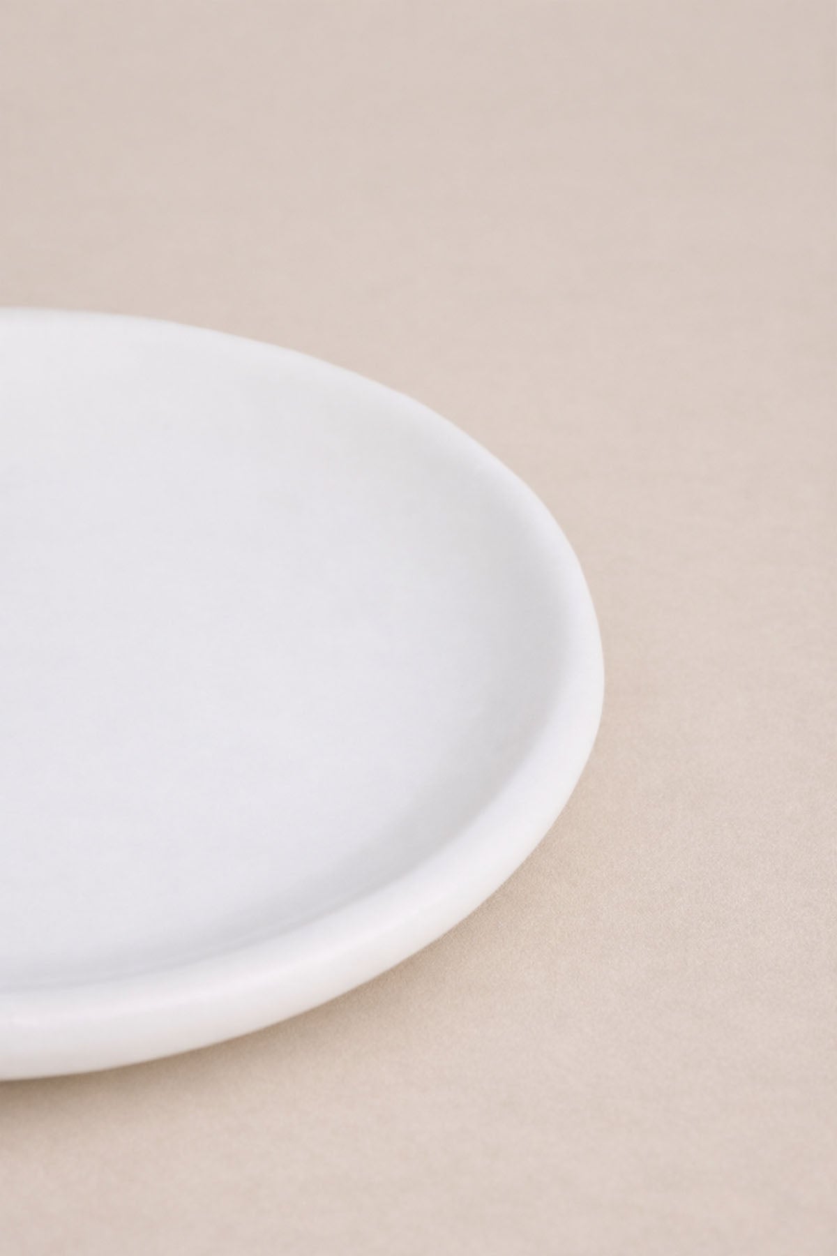 Elle Şekillendirilmiş Amorf Stoneware Mini Tabak Beyaz 8 cm