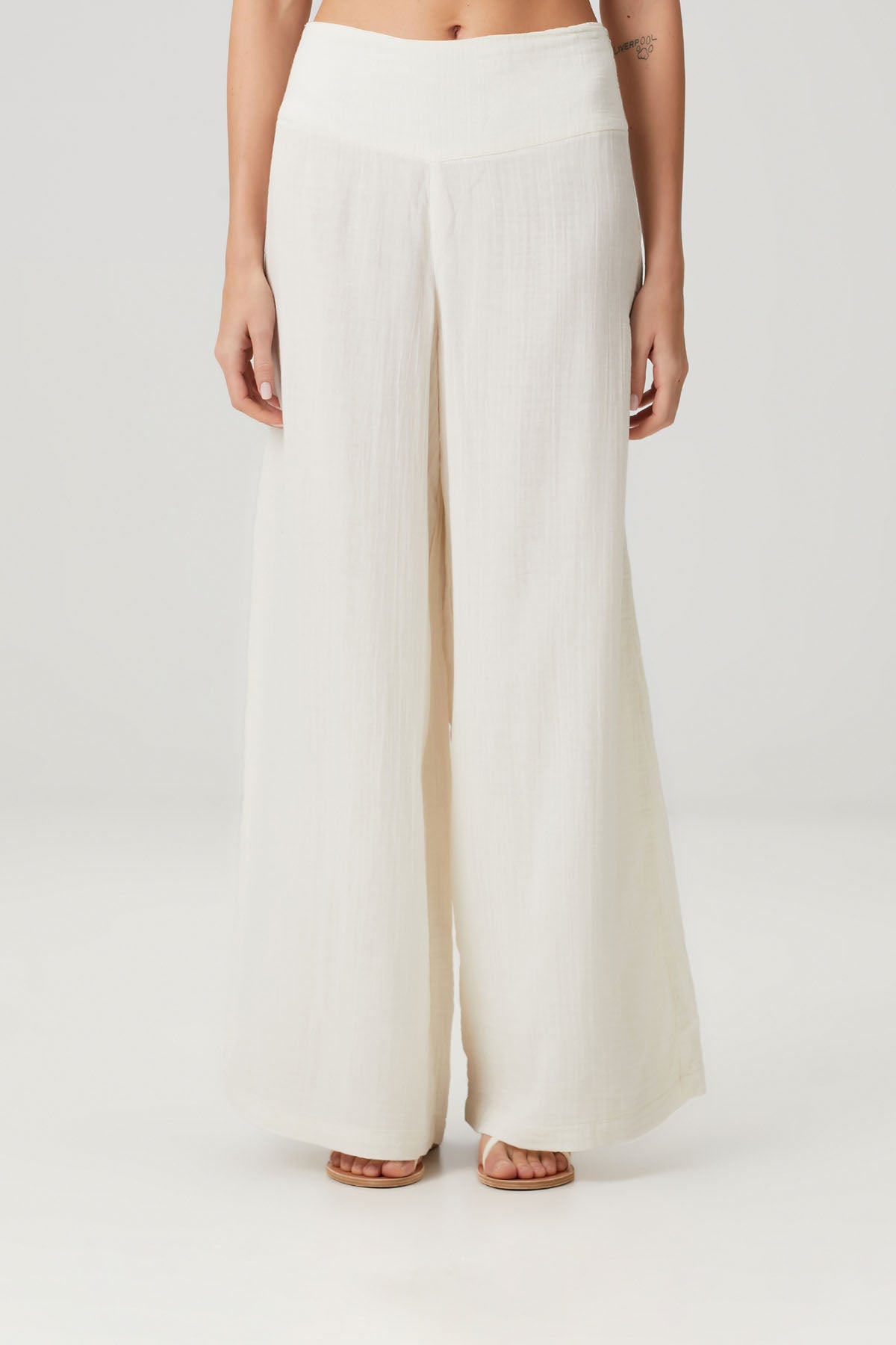 Pamuklu Dokulu Geniş Paça Pantolon Krem