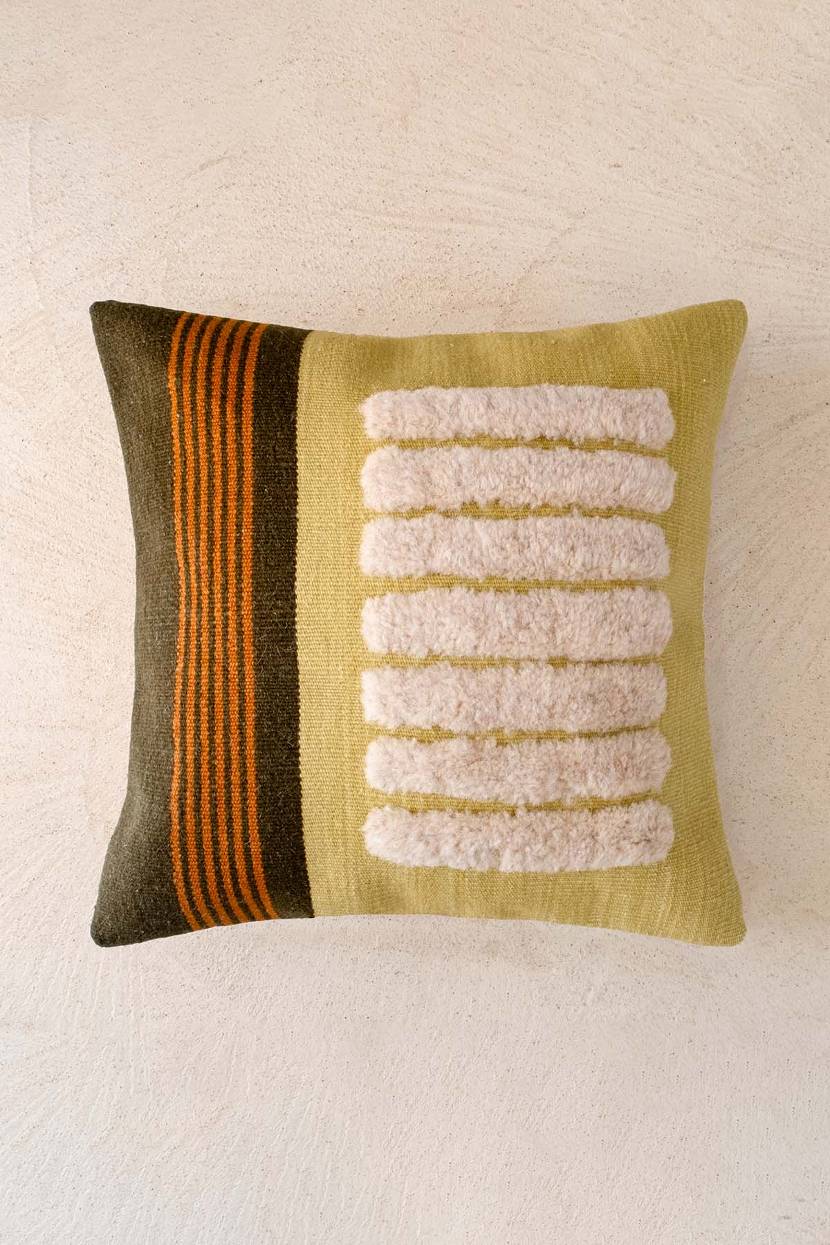 Çizgili Tufting Detaylı El Yapımı Yün Kırlent Kılıfı Yeşil