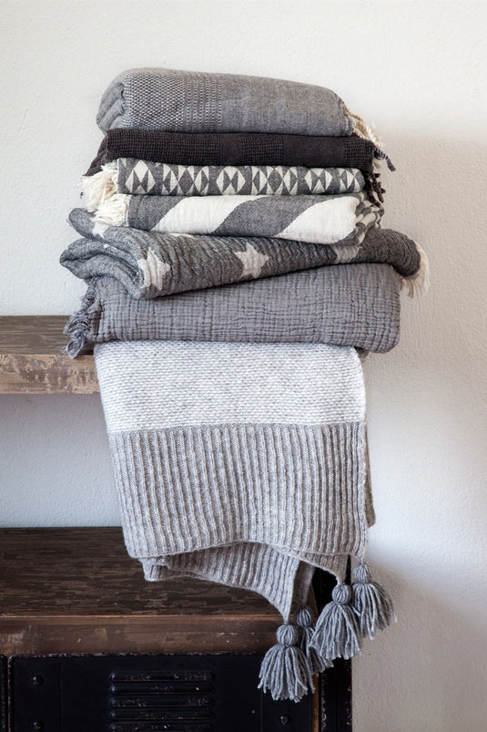 Sofaüberwurfdecke „Frame“ aus Wolle in Grau