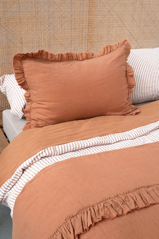 Bettbezug aus Leinen mit Rüschen in Indian Tan
